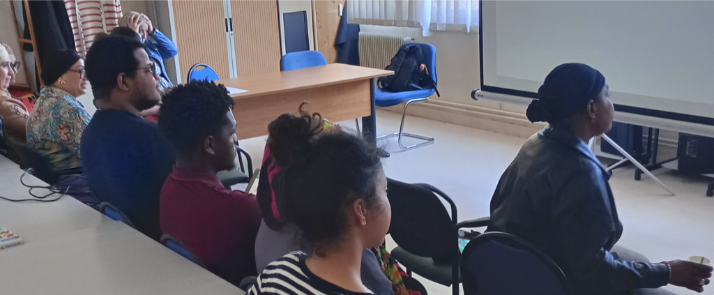 Participants à un atelier santé sur les IST et la contraception organisé par Coup de Pouce Évry-Courcouronnes 91.