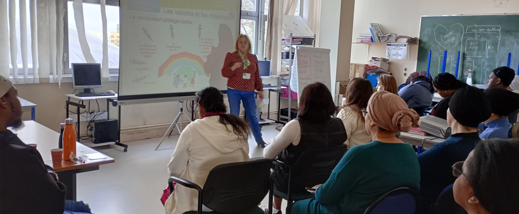 Participants à un atelier santé organisé par Coup de Pouce Évry-Courcouronnes 91 sur la prévention, la vaccination et les IST.